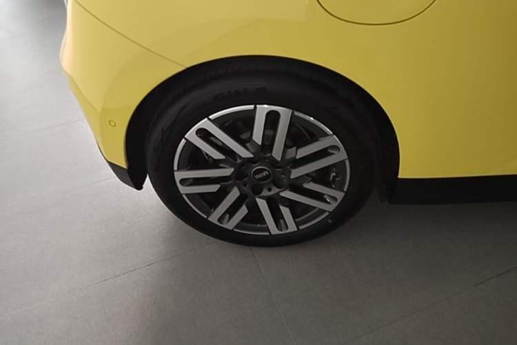 Used MINI Electric COOPER 2024 456km COOPER E Classic Edition Right Rear Wheel Hub