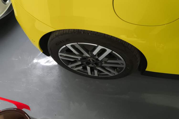 Used MINI Electric COOPER 2024 456km COOPER E Classic Edition Right Rear Wheel Hub