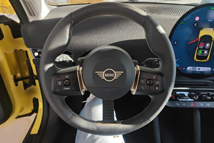 Used MINI Electric COOPER 2024 452km COOPER SE Artist Steering Wheel