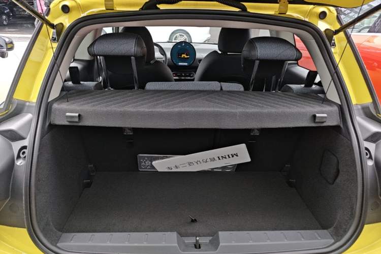 Used MINI Electric COOPER 2024 456km COOPER E Classic Edition Trunk