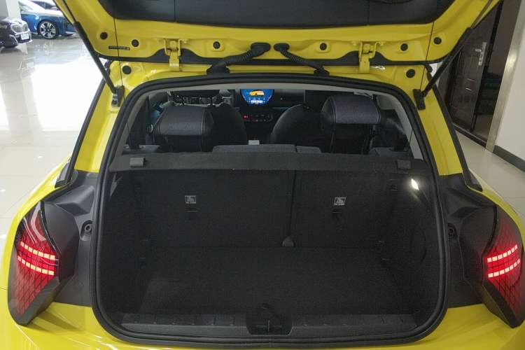 Used MINI Electric COOPER 2024 456km COOPER E Classic Edition Trunk