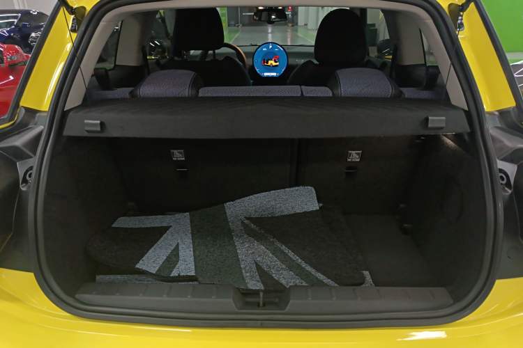 Used MINI Electric COOPER 2024 456km COOPER E Classic Edition Trunk