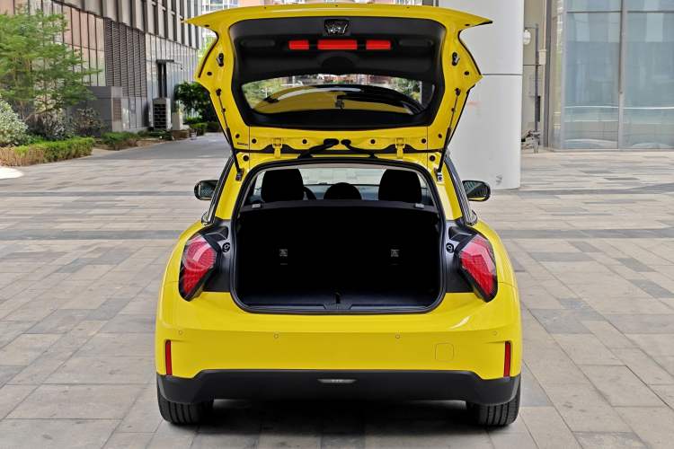 Used MINI Electric COOPER 2024 456km COOPER E Classic Edition Trunk