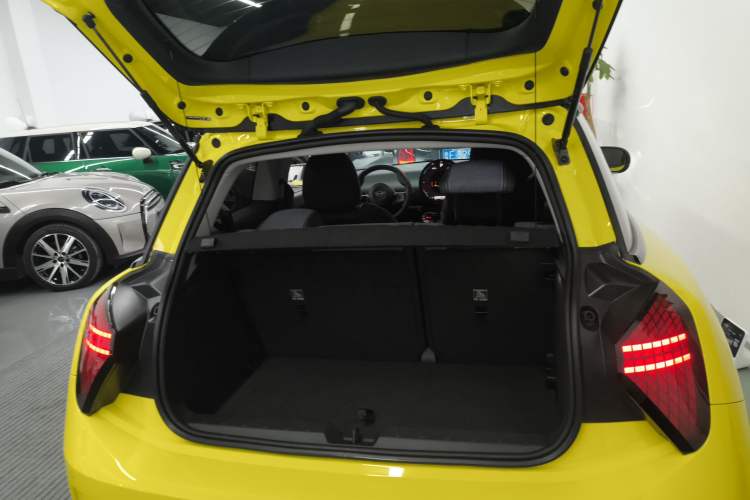 Used MINI Electric COOPER 2024 456km COOPER E Classic Edition Trunk