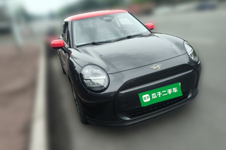 Used MINI Electric COOPER 2025 456km COOPER E Classic Style Front Right 45 Deg
