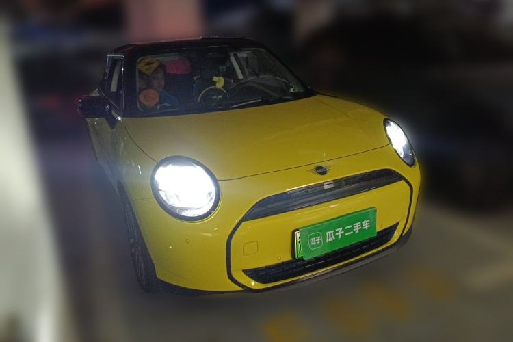 Used MINI Electric COOPER 2025 456km COOPER E Classic Style Front Right 45 Deg