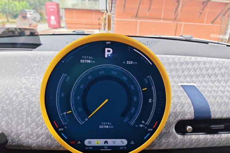 Used MINI Electric COOPER  Odometer Close Up