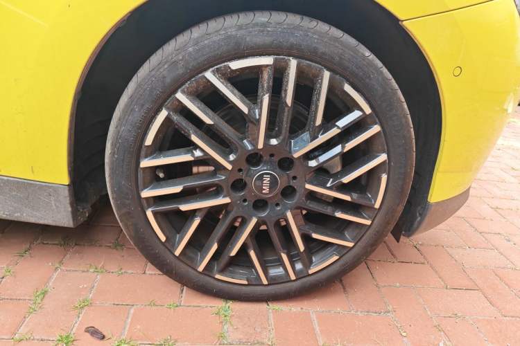 Used MINI Electric COOPER  Right Front Wheel Hub