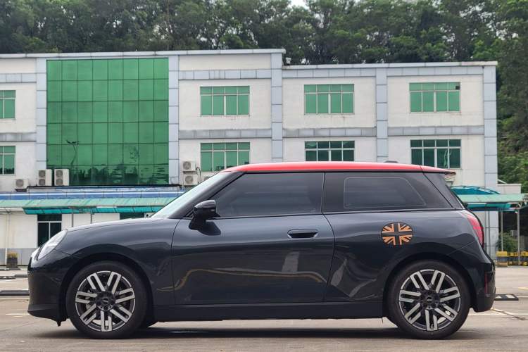 Used MINI Electric COOPER 2025 456km COOPER E Classic Style Exterior 4