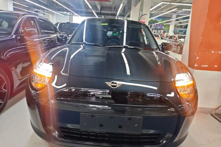 Used MINI Electric COOPER 2025 456km COOPER E Classic Style Front