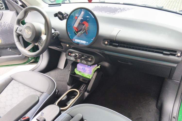 Used MINI Electric COOPER 2025 456km COOPER E Classic Style Center Console