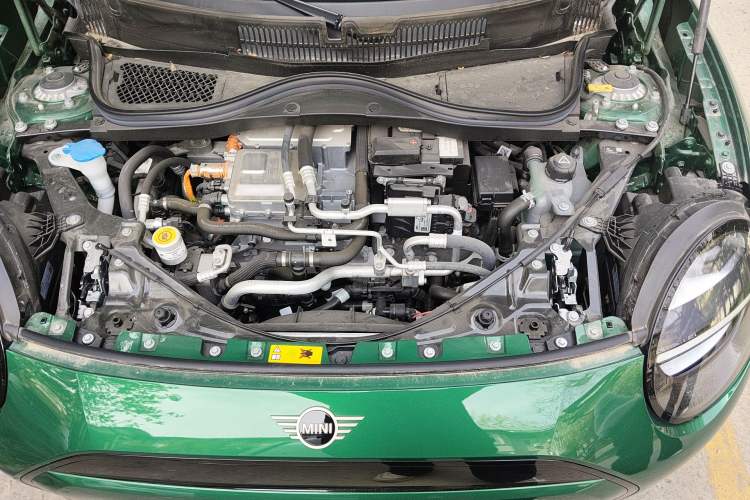 Used MINI Electric COOPER 2025 456km COOPER E Classic Style Engine Bay