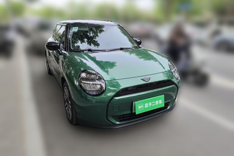 Used MINI Electric COOPER 2025 456km COOPER E Classic Style Front Right 45 Deg