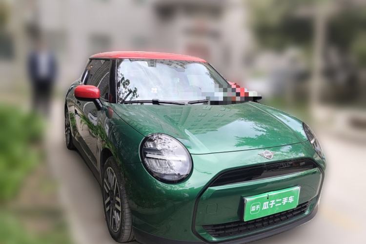 Used MINI Electric COOPER 2025 456km COOPER E Classic Style Front Right 45 Deg