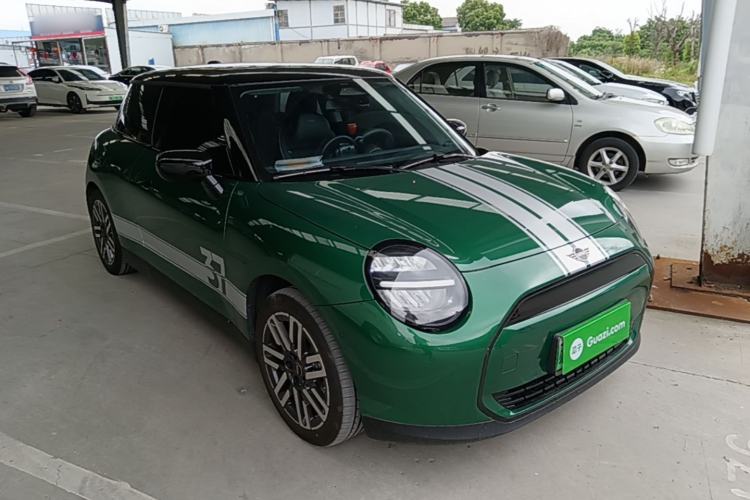 Used MINI Electric COOPER 2025 456km COOPER E Classic Style Front Right 45 Deg