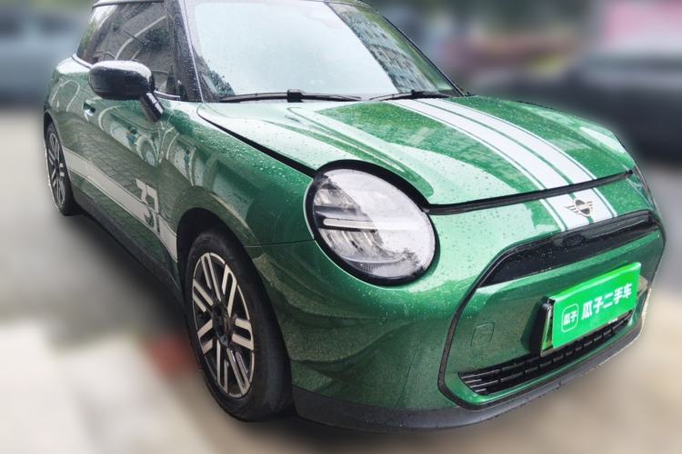 Used MINI Electric COOPER 2025 456km COOPER E Classic Style Front Right 45 Deg