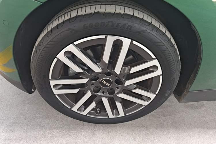 Used MINI Electric COOPER 2025 456km COOPER E Classic Style Left Front Wheel Hub