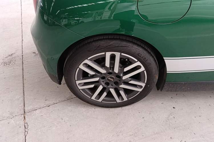 Used MINI Electric COOPER 2025 456km COOPER E Classic Style Right Rear Wheel Hub