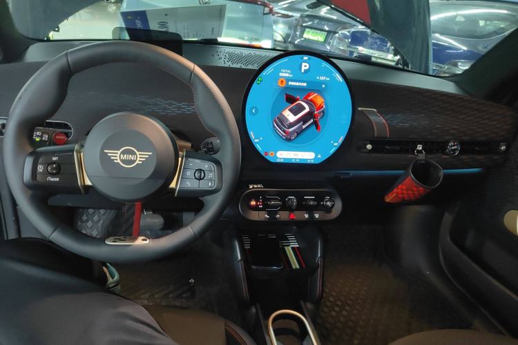 Used MINI Electric COOPER 2025 452km COOPER SE Spring by the Sea Limited Edition Center Console