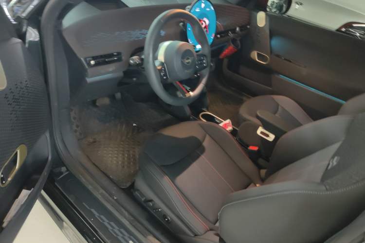 Used MINI Electric COOPER 2025 452km COOPER SE Spring by the Sea Limited Edition Driver Seat