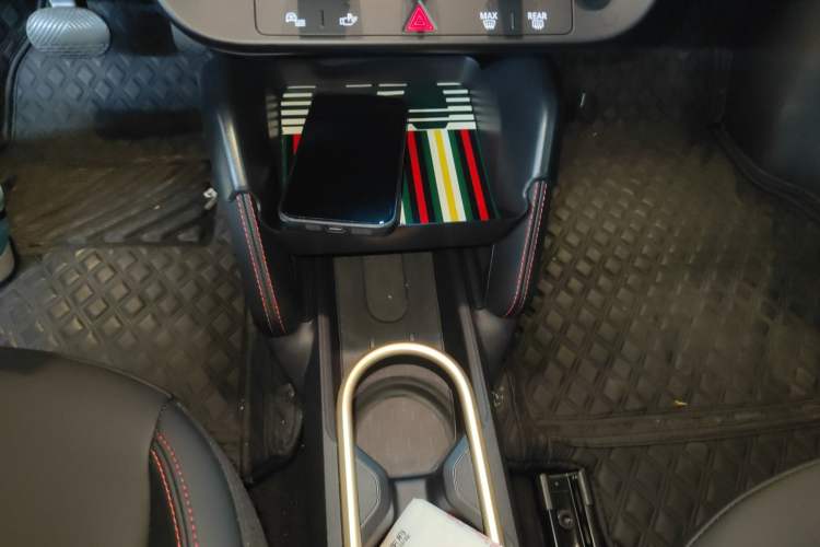Used MINI Electric COOPER 2025 452km COOPER SE Spring by the Sea Limited Edition Gear Lever