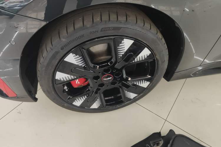 Used MINI Electric COOPER 2025 452km COOPER SE Spring by the Sea Limited Edition Left Front Wheel Hub