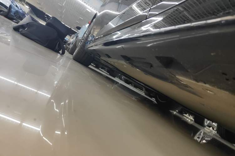 Used MINI Electric COOPER 2025 452km COOPER SE Spring by the Sea Limited Edition Left Side Sill
