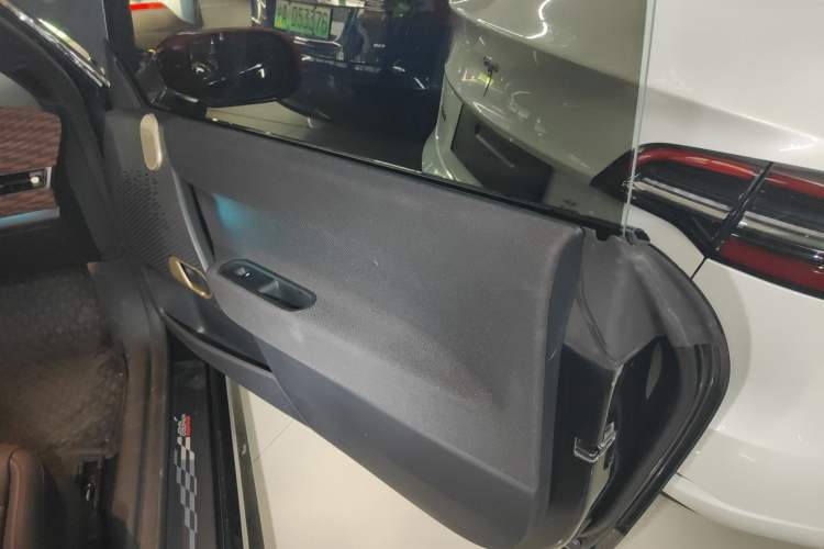 Used MINI Electric COOPER 2025 452km COOPER SE Spring by the Sea Limited Edition Right Front Door Interior