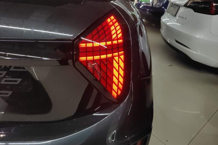 Used MINI Electric COOPER 2025 452km COOPER SE Spring by the Sea Limited Edition Right Rear Taillight