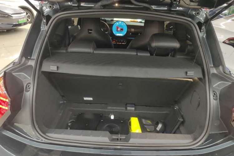 Used MINI Electric COOPER 2025 452km COOPER SE Spring by the Sea Limited Edition Trunk