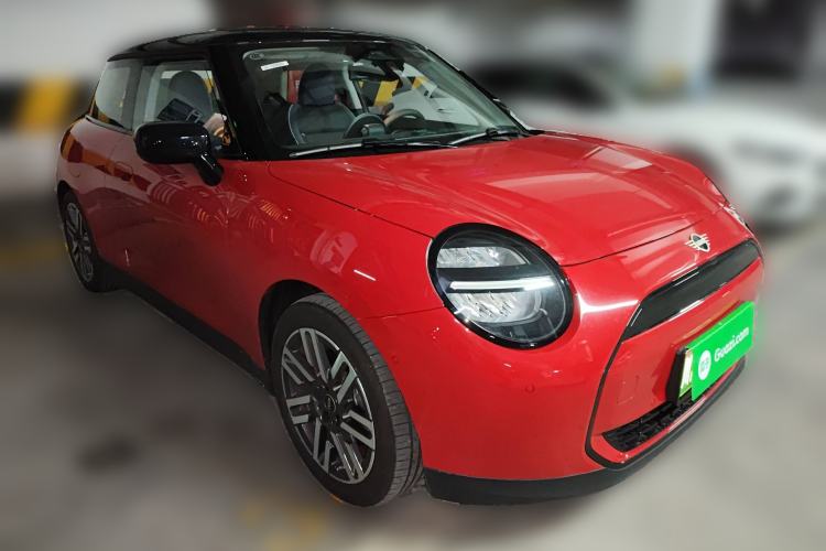 Used MINI Electric COOPER 2025 456km COOPER E Classic Style Front Right 45 Deg