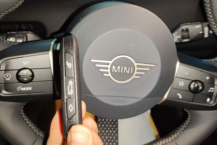 Used MINI Electric COOPER 2025 456km COOPER E Classic Style Vehicle Key