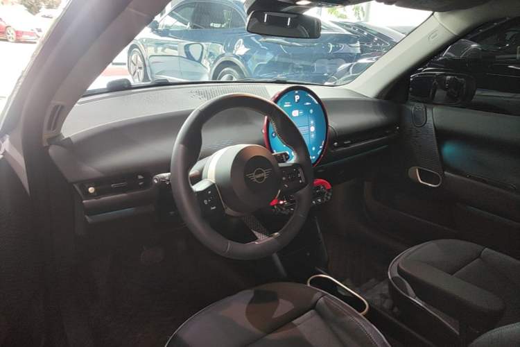 Used MINI Electric COOPER 2025 456km COOPER E Classic Style Center Console
