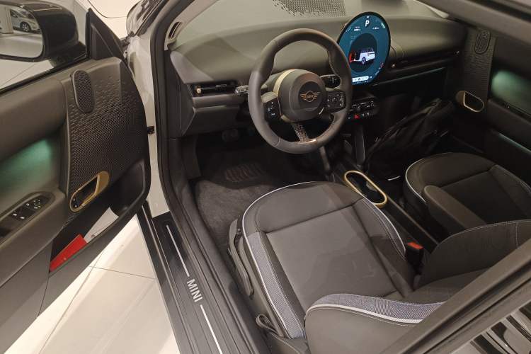 Used MINI Electric COOPER 2025 456km COOPER E Classic Style Driver Seat