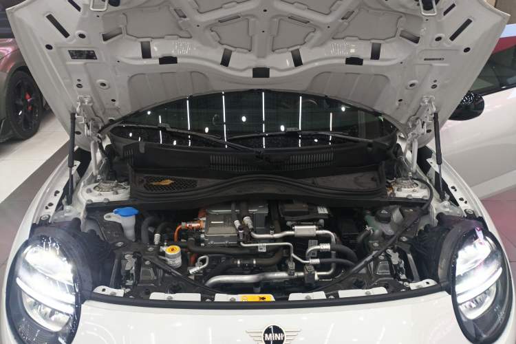 Used MINI Electric COOPER 2025 456km COOPER E Classic Style Engine Bay
