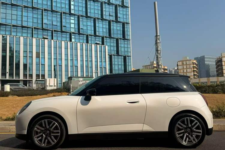 Used MINI Electric COOPER 2025 456km COOPER E Classic Style Exterior 4