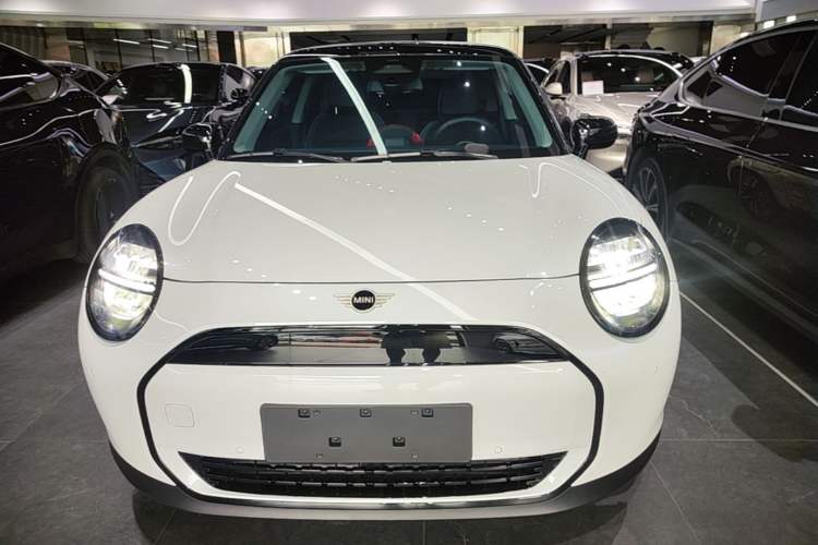 Used MINI Electric COOPER 2025 456km COOPER E Classic Style Front