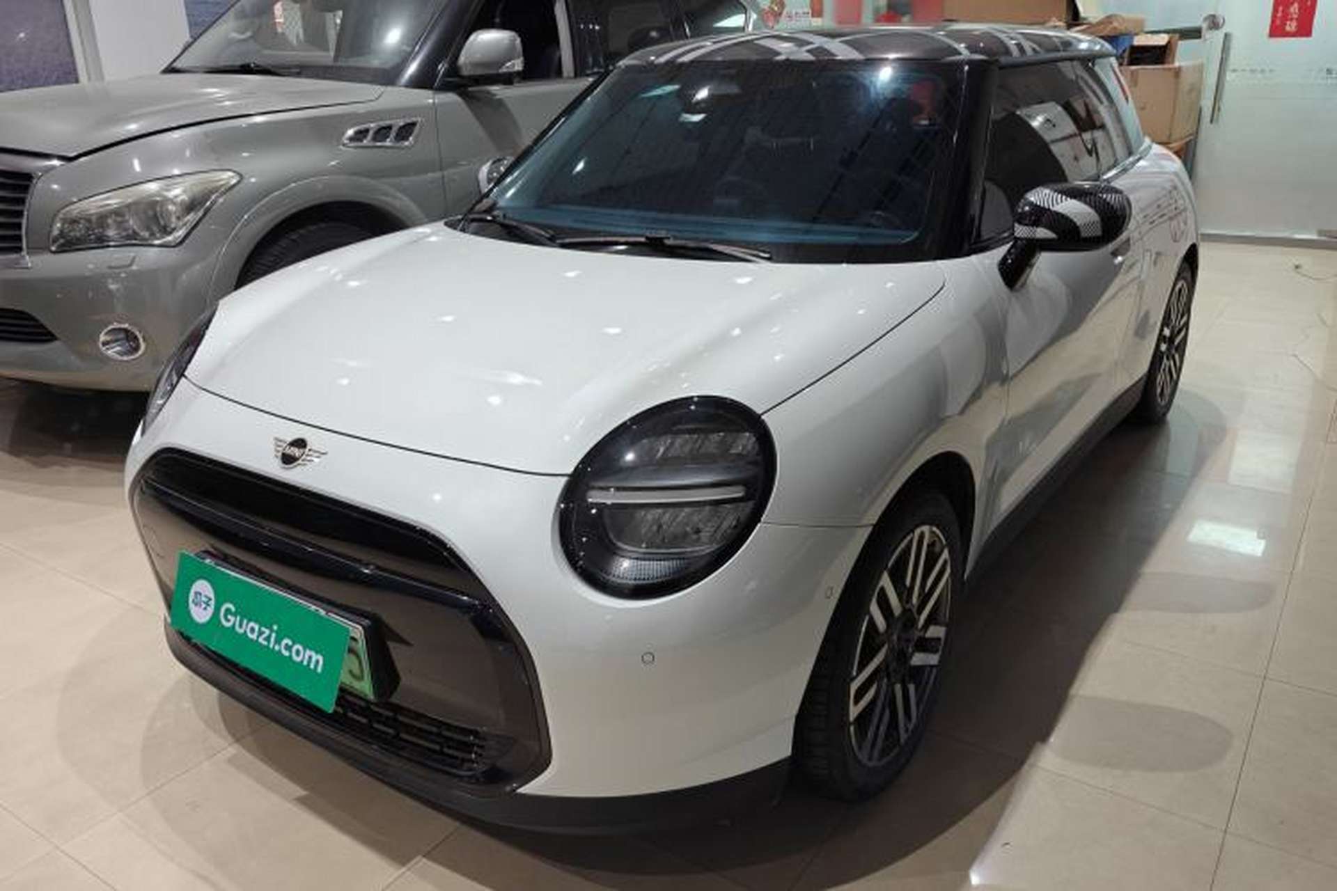 Used MINI Electric COOPER 2025 456km COOPER E Classic Style Front Left 45 Deg