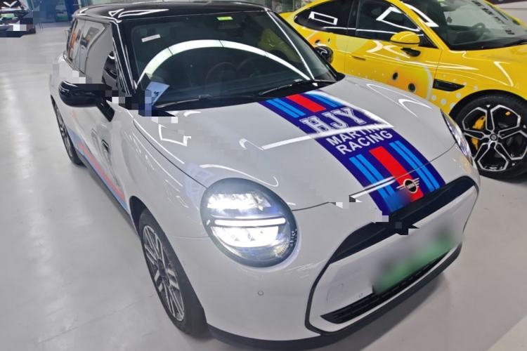 Used MINI Electric COOPER 2025 456km COOPER E Classic Style Front Right 45 Deg