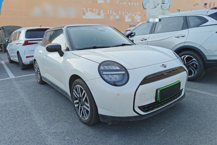 Used MINI Electric COOPER 2025 456km COOPER E Classic Style Front Right 45 Deg
