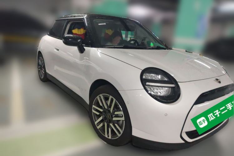 Used MINI Electric COOPER 2025 456km COOPER E Classic Style Front Right 45 Deg