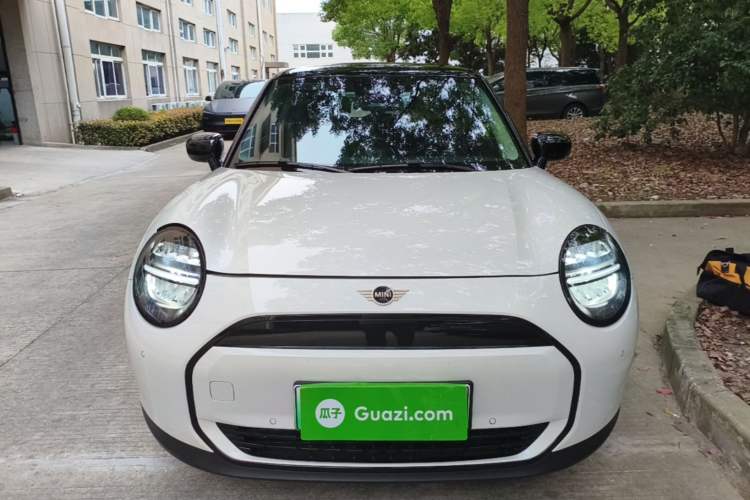 Used MINI Electric COOPER 2025 456km COOPER E Classic Style Front