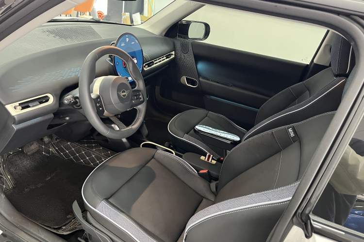 Used MINI Electric COOPER 2025 456km COOPER E Classic Style Interior 2