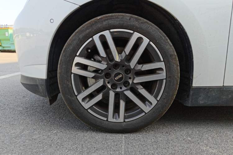 Used MINI Electric COOPER 2025 456km COOPER E Classic Style Left Front Wheel Hub