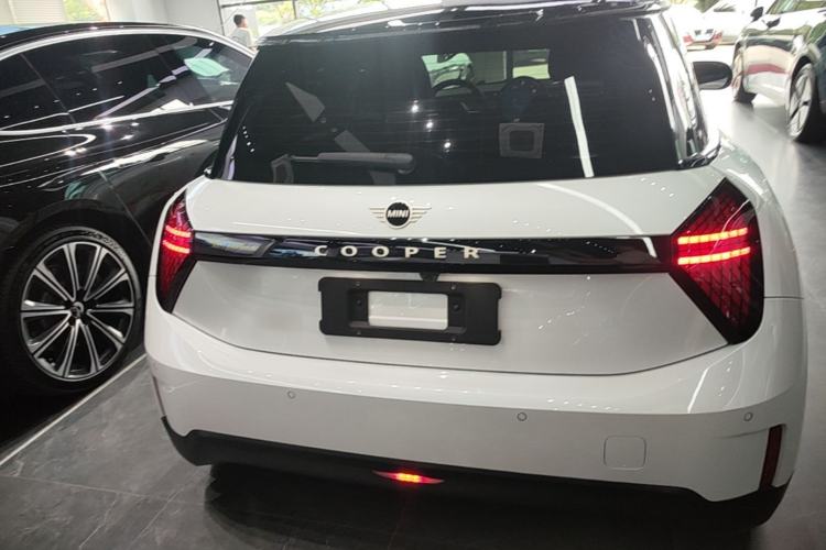 Used MINI Electric COOPER 2025 456km COOPER E Classic Style Rear