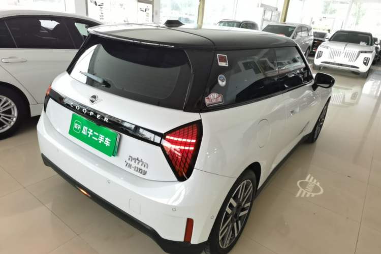 Used MINI Electric COOPER 2025 456km COOPER E Classic Style Rear Right 45 Deg