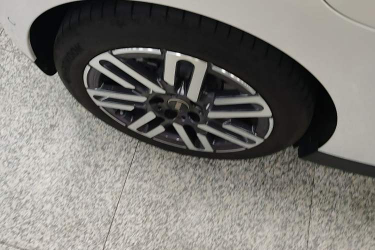 Used MINI Electric COOPER 2025 456km COOPER E Classic Style Right Rear Wheel Hub