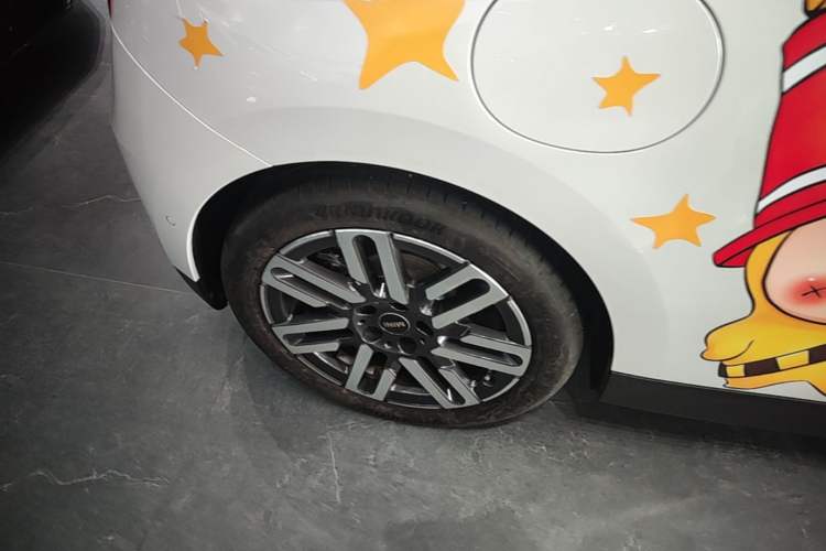 Used MINI Electric COOPER 2025 456km COOPER E Classic Style Right Rear Wheel Hub