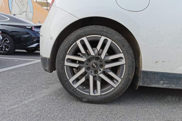 Used MINI Electric COOPER 2025 456km COOPER E Classic Style Right Rear Wheel Hub
