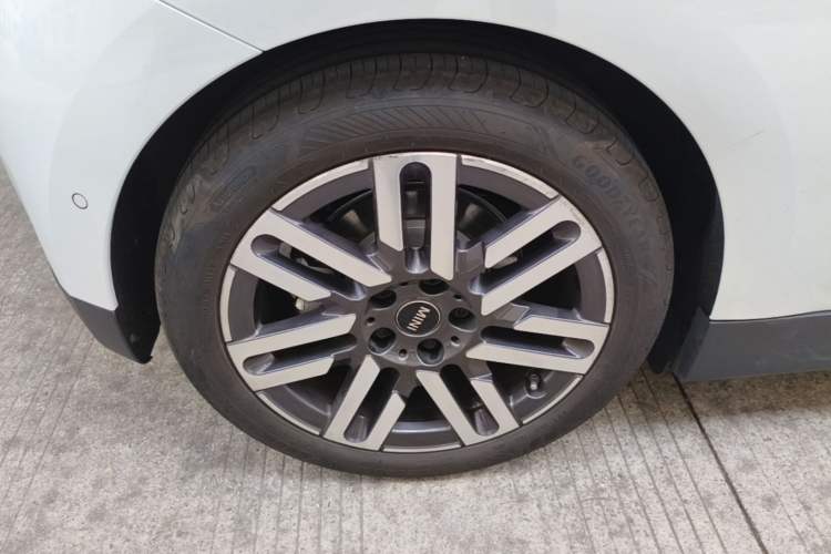 Used MINI Electric COOPER 2025 456km COOPER E Classic Style Right Rear Wheel Hub